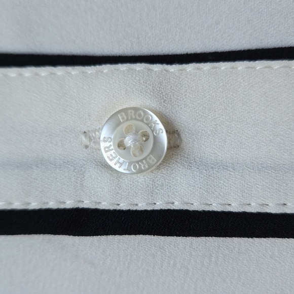 Brooks Brothers sleeveless cream / off-white top with black piping, 8 - Picture 4 of 7